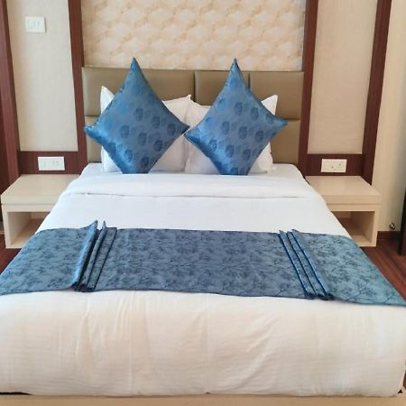 Hotel Swamiraj Мумбай Екстериор снимка