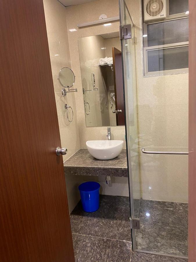 Hotel Swamiraj Мумбай Екстериор снимка